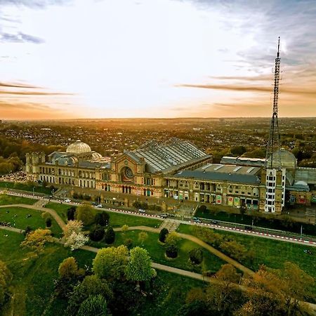 Entire Apartment Alexandra Palace, London Exterior foto