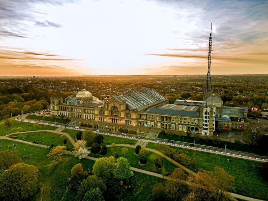 Entire Apartment Alexandra Palace, London Exterior foto